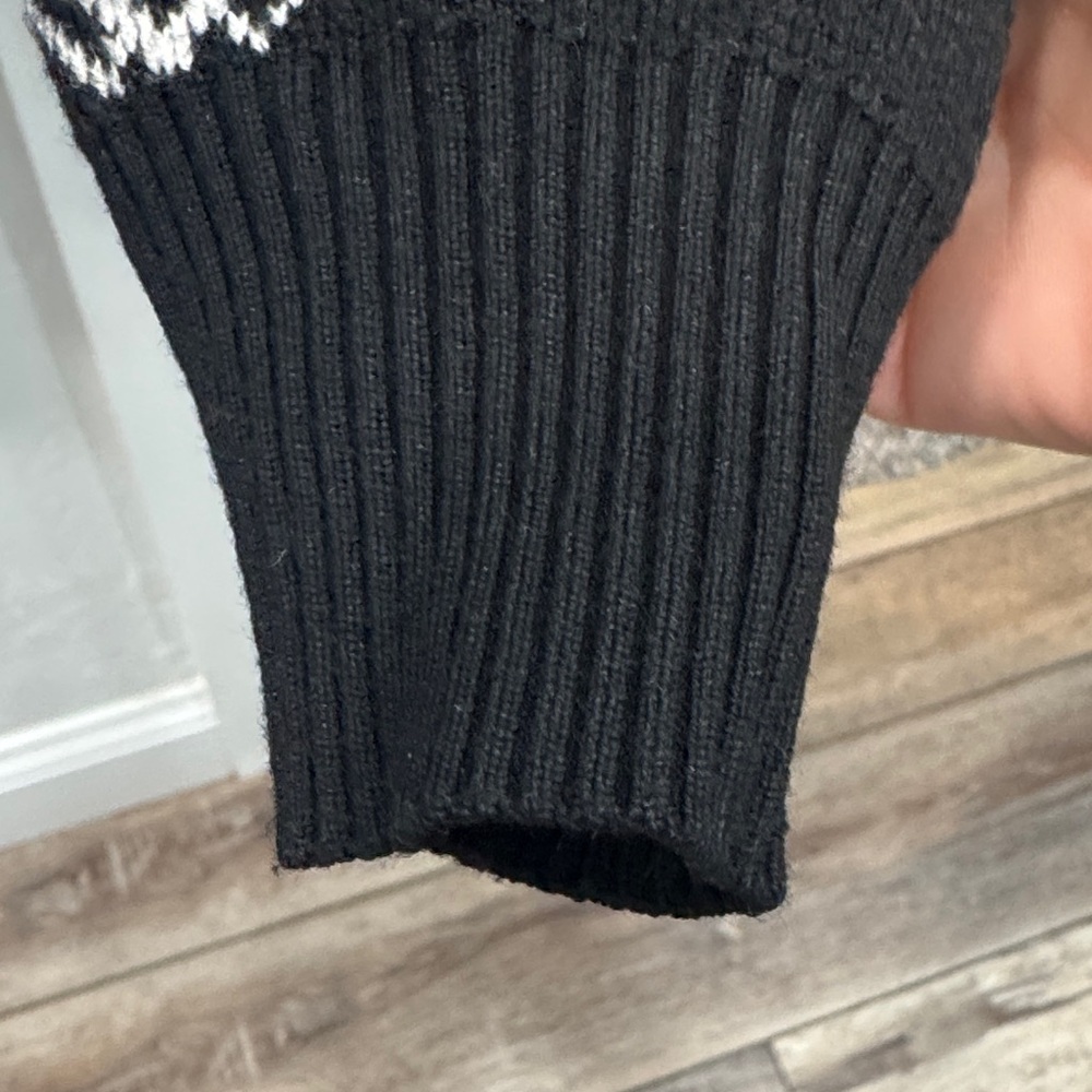 T Tahari Black and White Knit Sweater - Picture 7 of 7